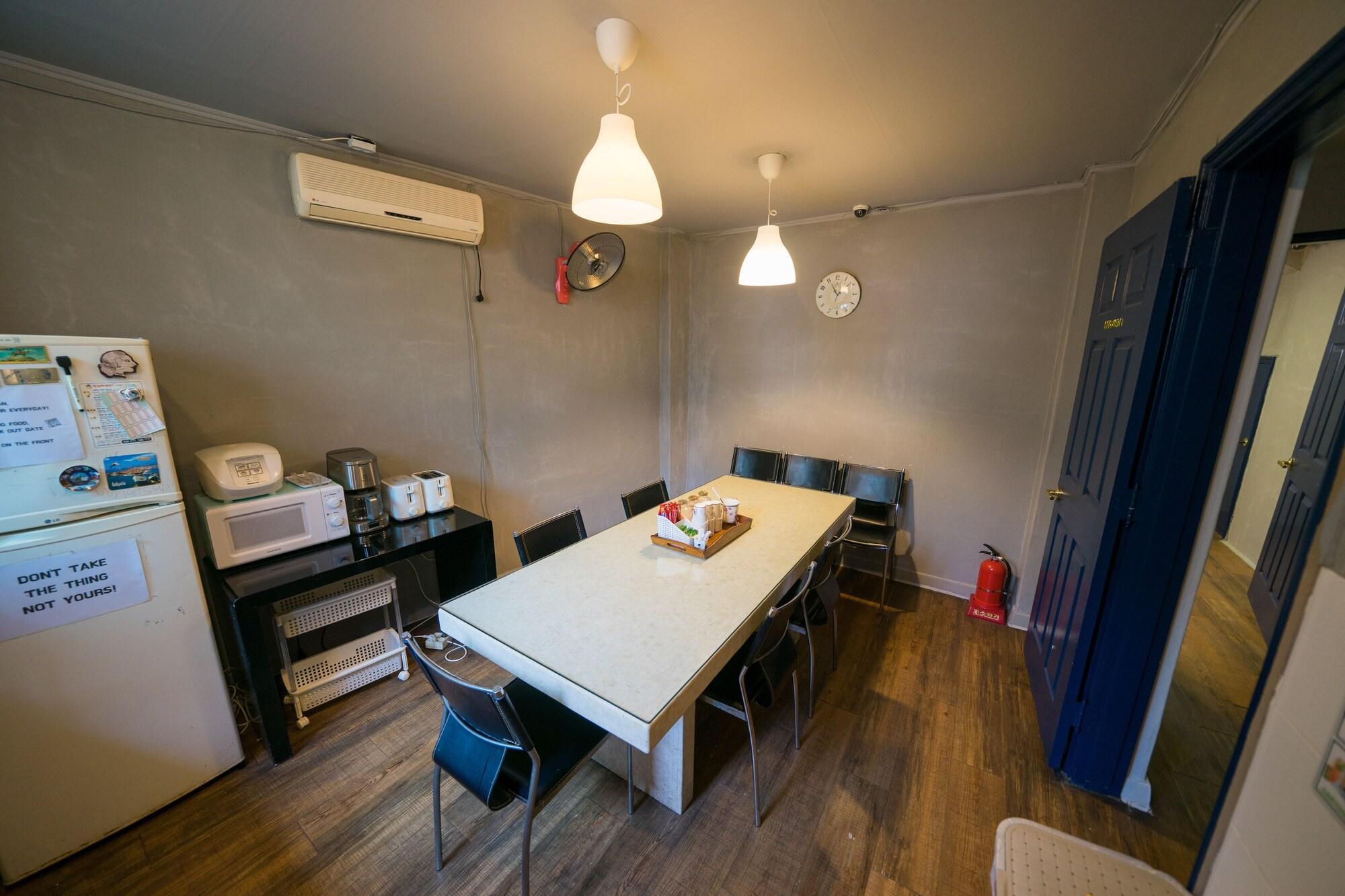 Hostel Beewon *